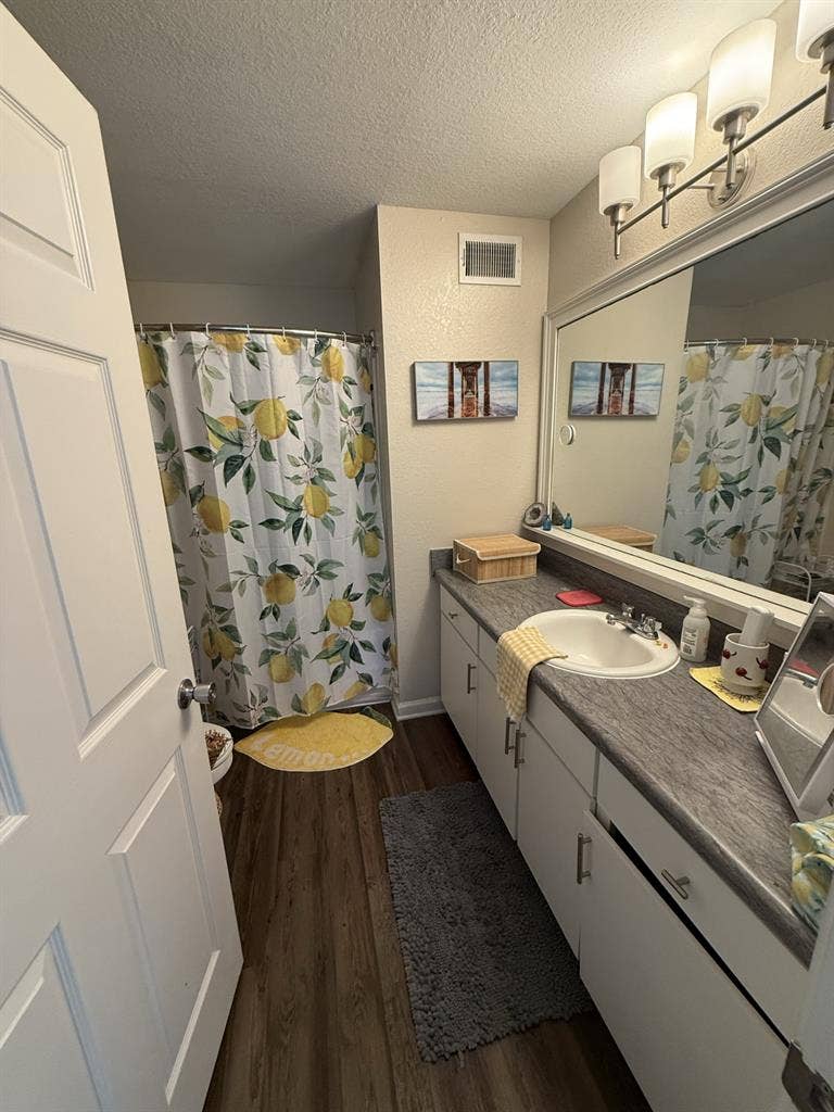 ✨WANTING ROOMMATE IN GREENVILLE✨