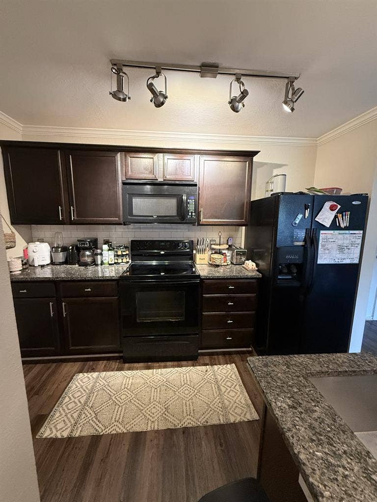 ✨WANTING ROOMMATE IN GREENVILLE✨