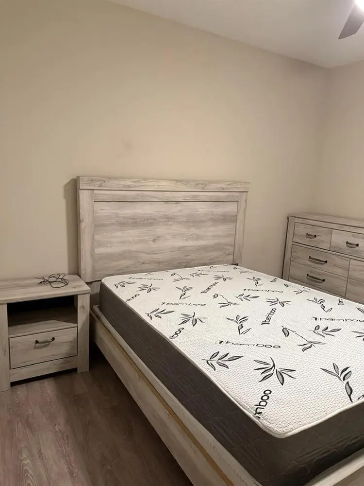 I am looking for a roommate