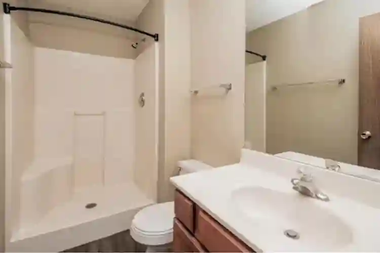 BEAUTIFUL 3 BEDROOM 2BATHR00M HOME