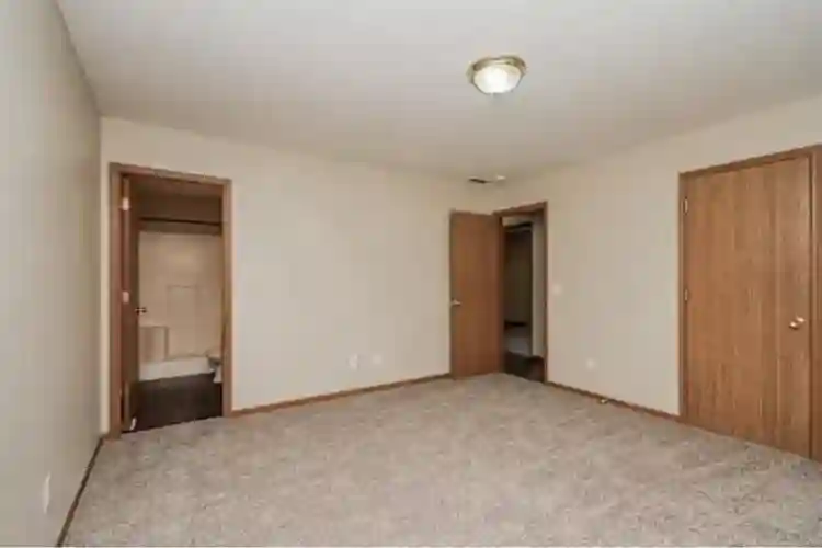 BEAUTIFUL 3 BEDROOM 2BATHR00M HOME