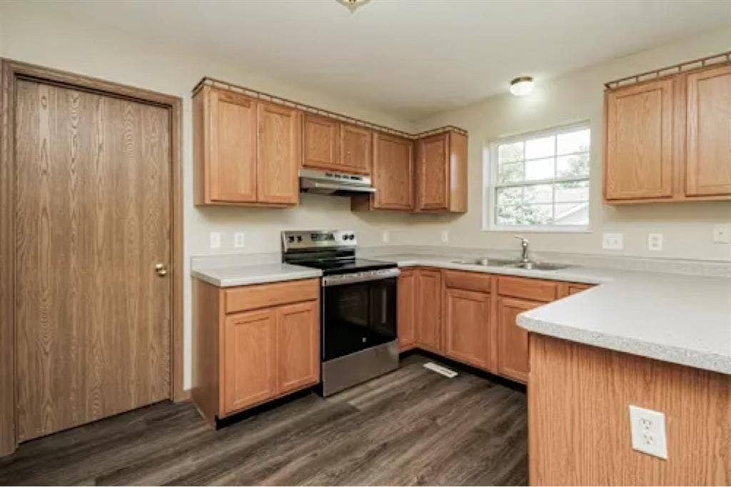 BEAUTIFUL 3 BEDROOM 2BATHR00M HOME