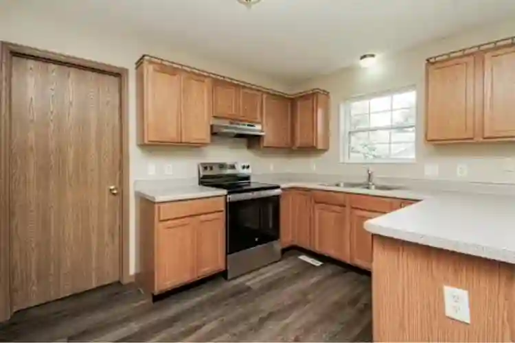 BEAUTIFUL 3 BEDROOM 2BATHR00M HOME