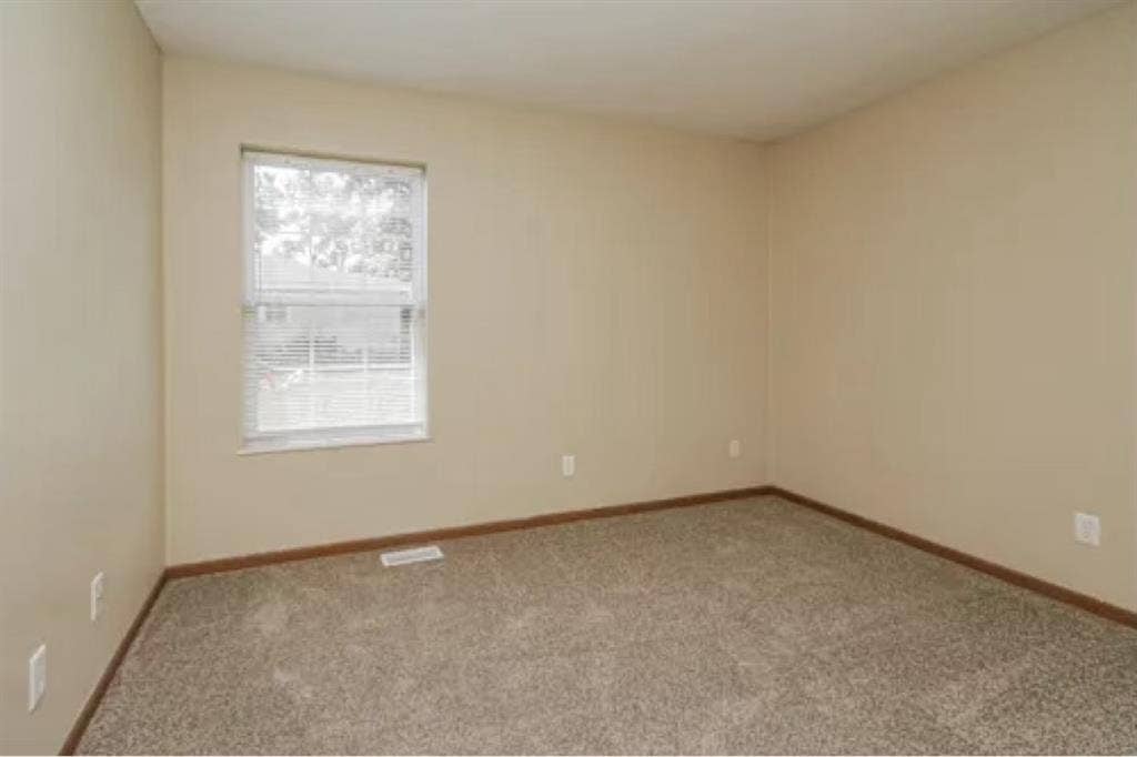 BEAUTIFUL 3 BEDROOM 2BATHR00M HOME