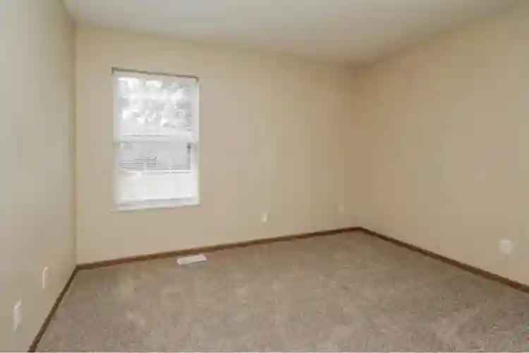 BEAUTIFUL 3 BEDROOM 2BATHR00M HOME