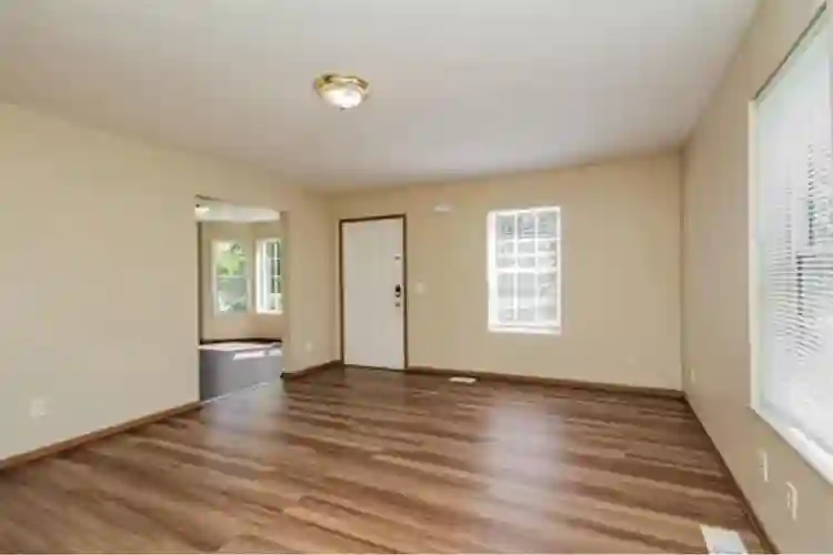 BEAUTIFUL 3 BEDROOM 2BATHR00M HOME