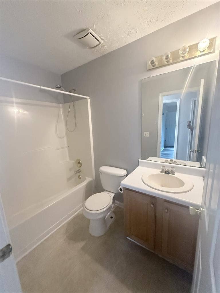 2 Private rooms and 1 bathroomm