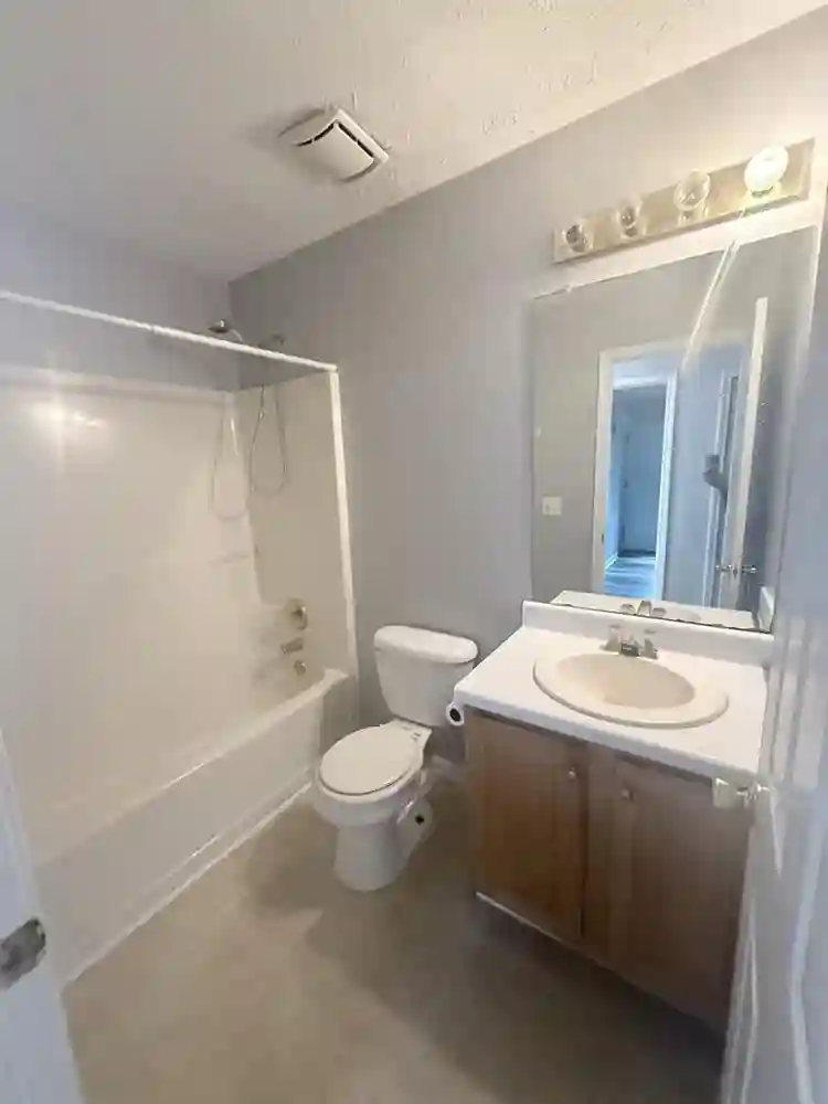 2 Private rooms and 1 bathroomm