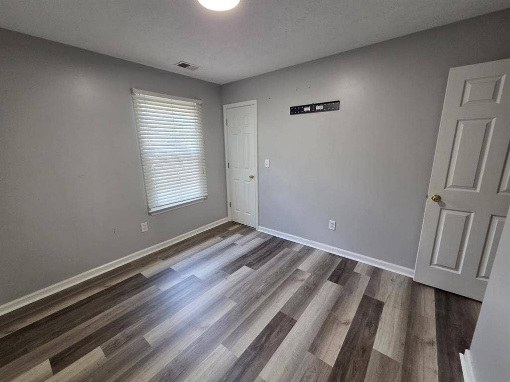 2 Private rooms and 1 bathroomm