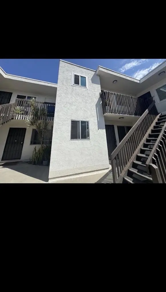 2 bedroom - 1.5 bathroom - $1200