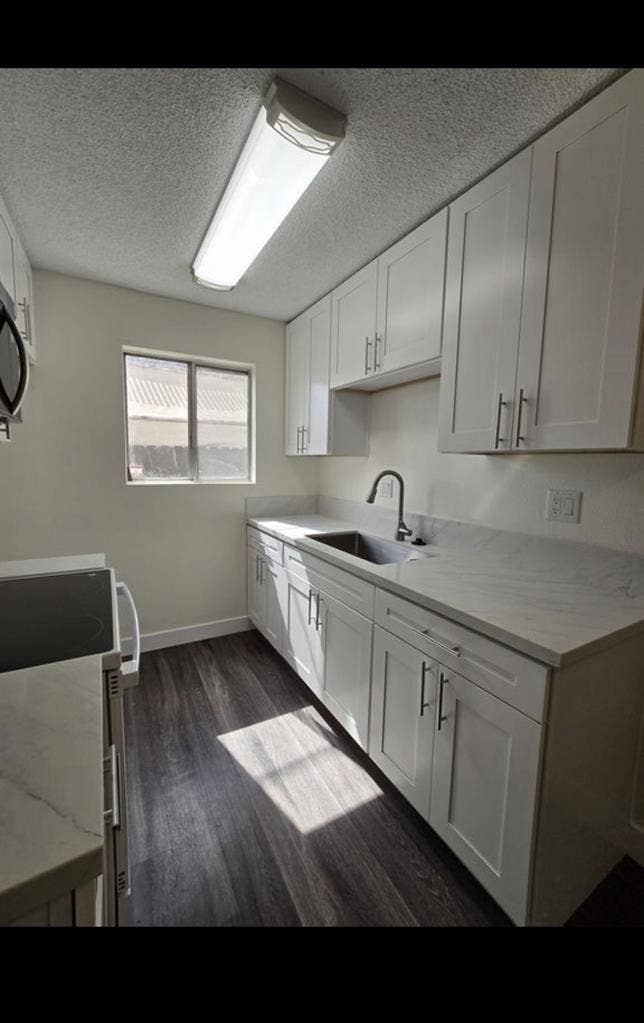 2 bedroom - 1.5 bathroom - $1200