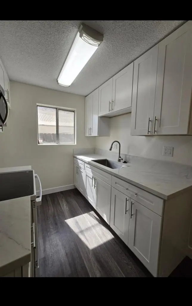 2 bedroom - 1.5 bathroom - $1200