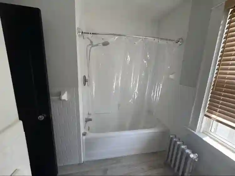 Bright 2 bedroom Nice Spot