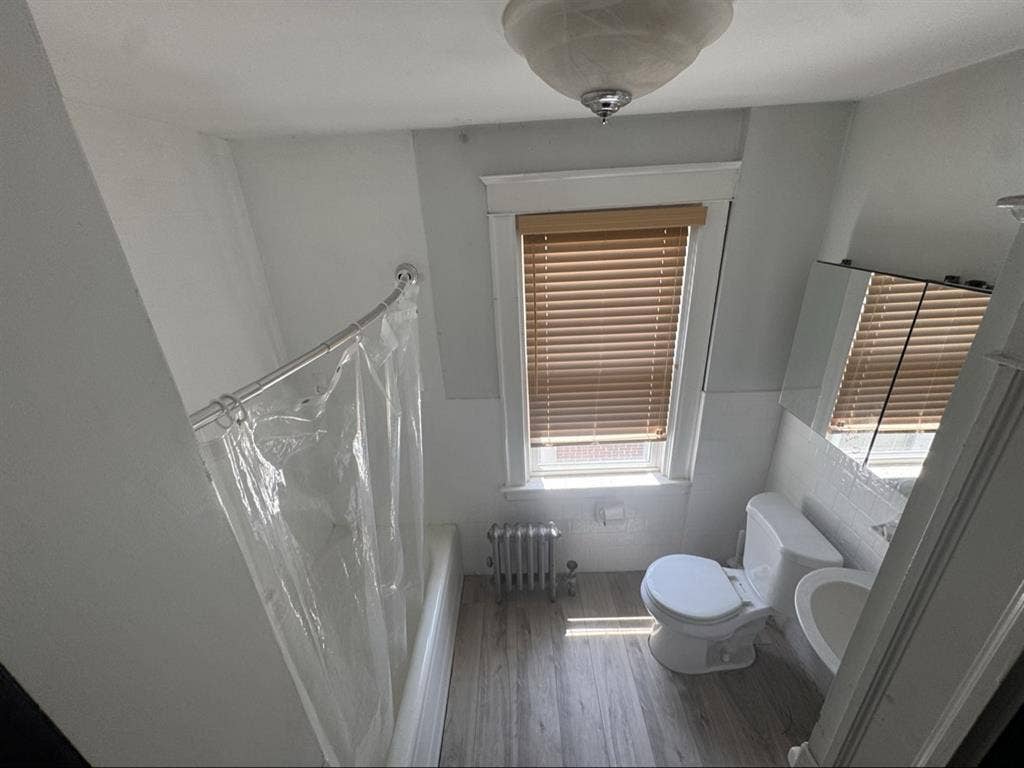 Bright 2 bedroom Nice Spot