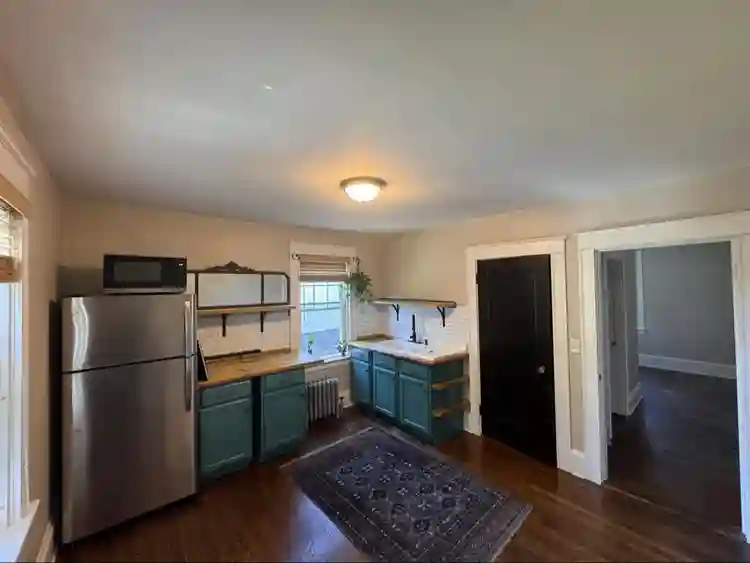 Bright 2 bedroom Nice Spot