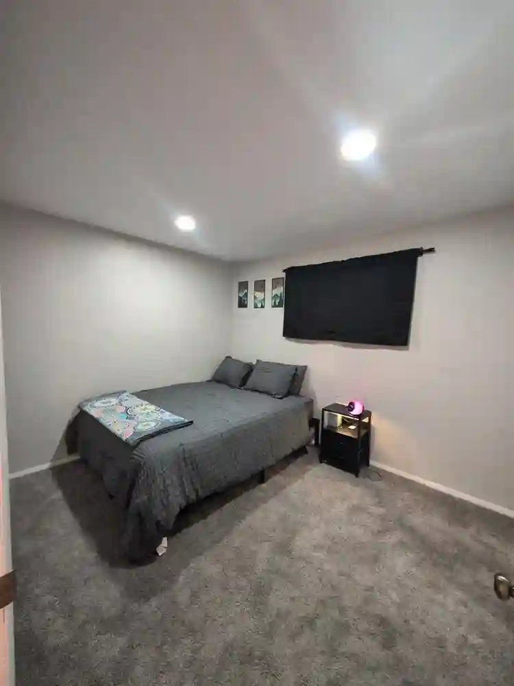 Clean Room for rent in Indy!