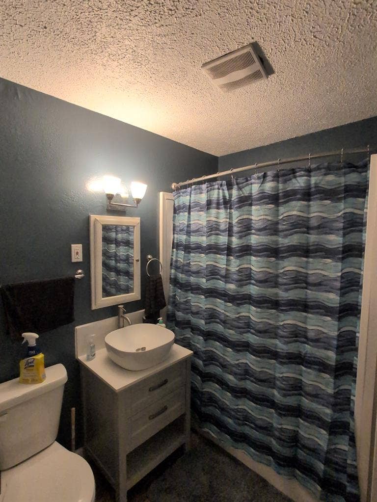 Clean Room for rent in Indy!