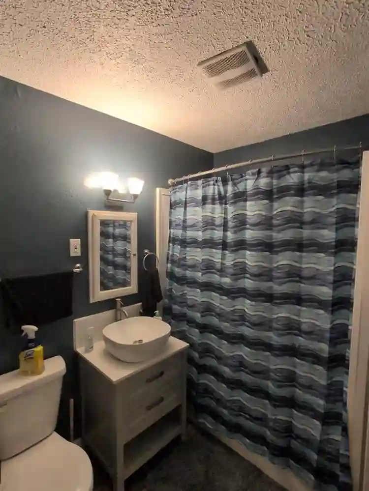 Clean Room for rent in Indy!