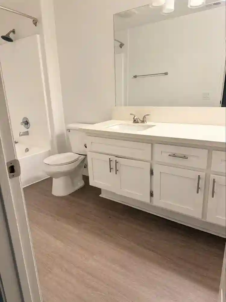 Quiet Pro, Private Bath!