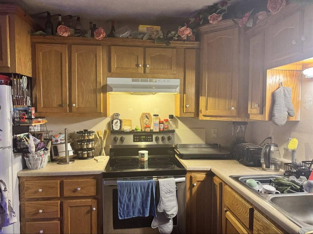 WANTED: Roommate!