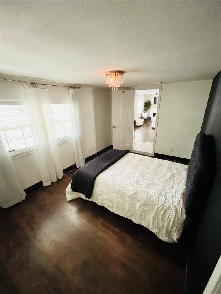 Private Room with Bathroom for Rent