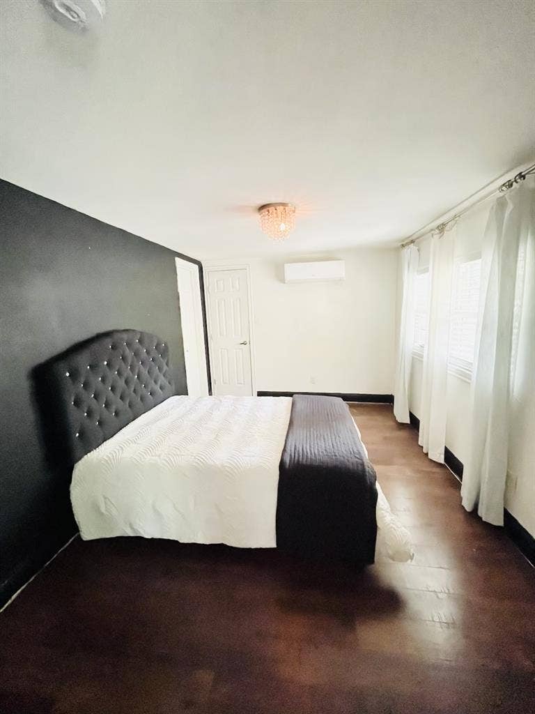 Private Room with Bathroom for Rent