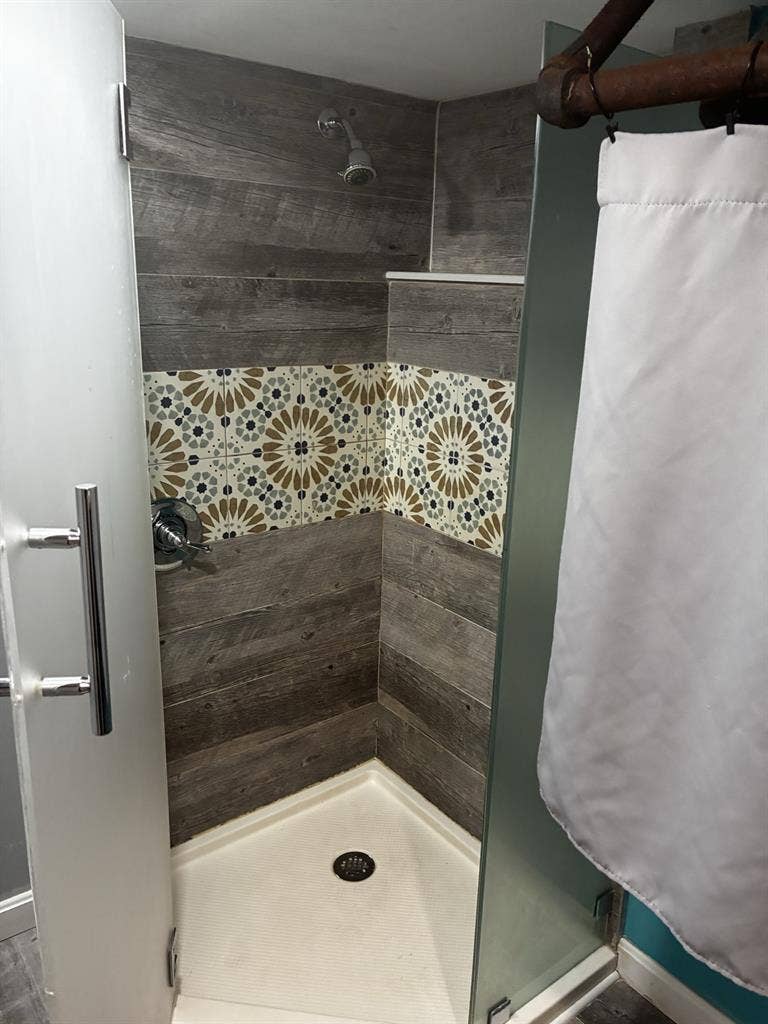 Nice spacious room available