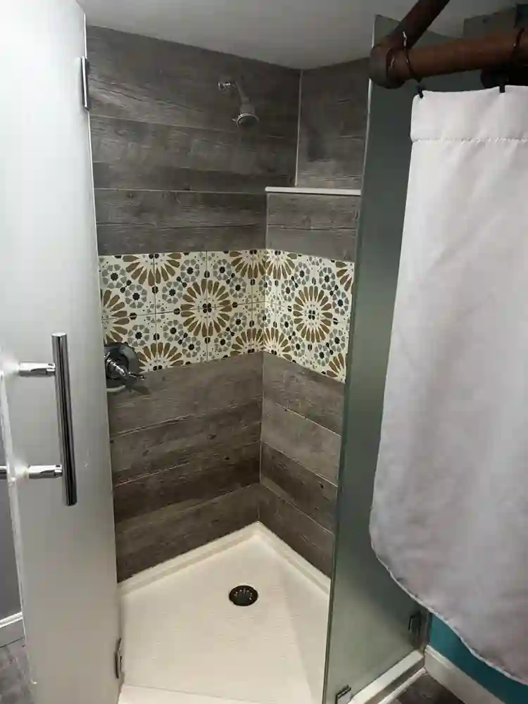 Nice spacious room available
