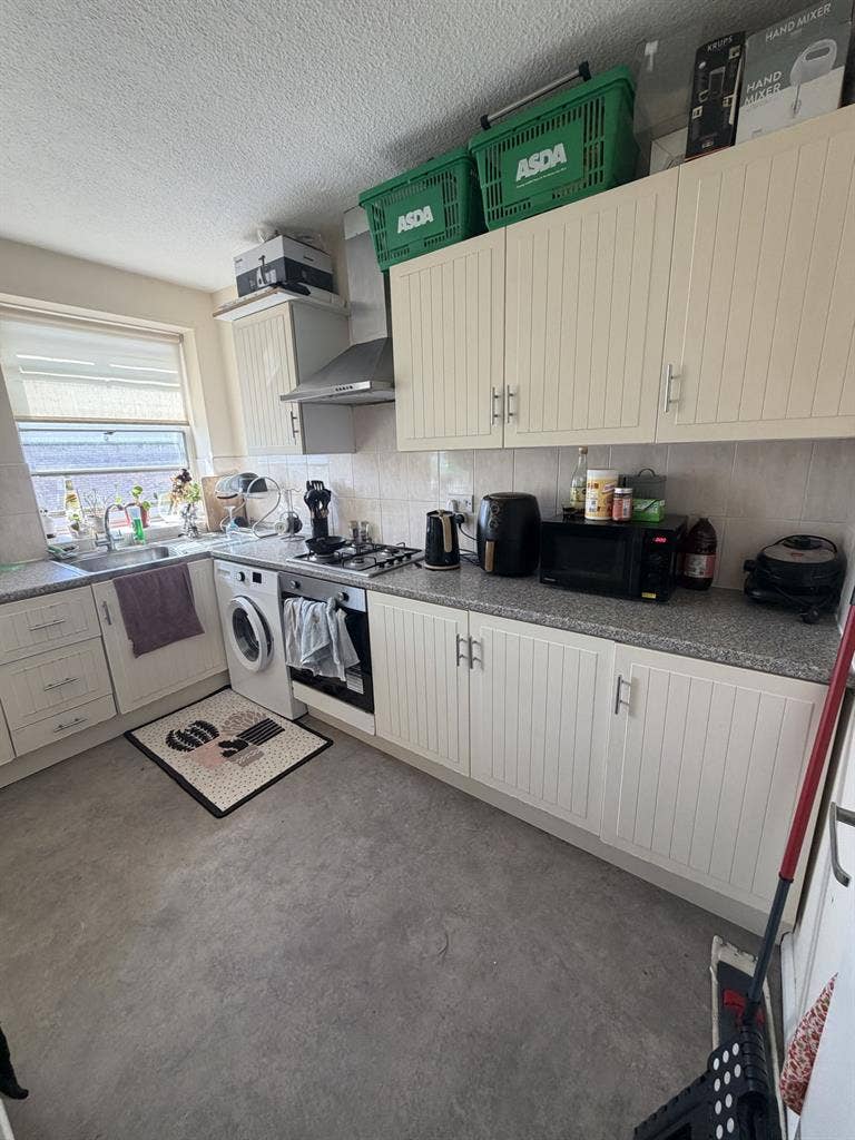 DOUBLE ROOM TO LET - BRIGHTON