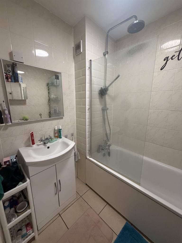 DOUBLE ROOM TO LET - BRIGHTON