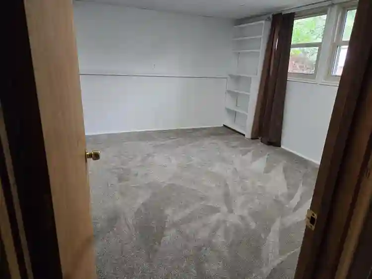 Spacious Room Quiet Neighborhood