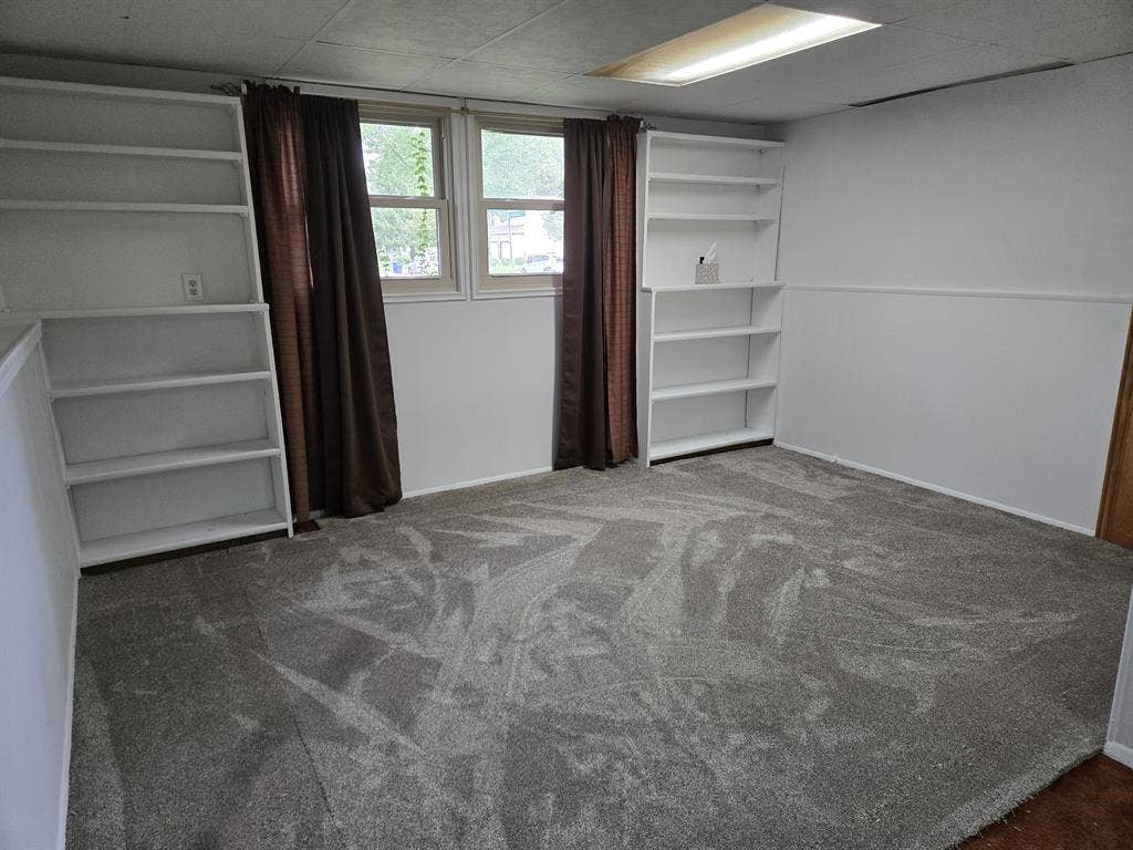 Spacious Room Quiet Neighborhood
