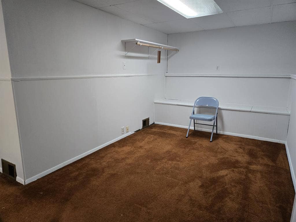 Spacious Room Quiet Neighborhood