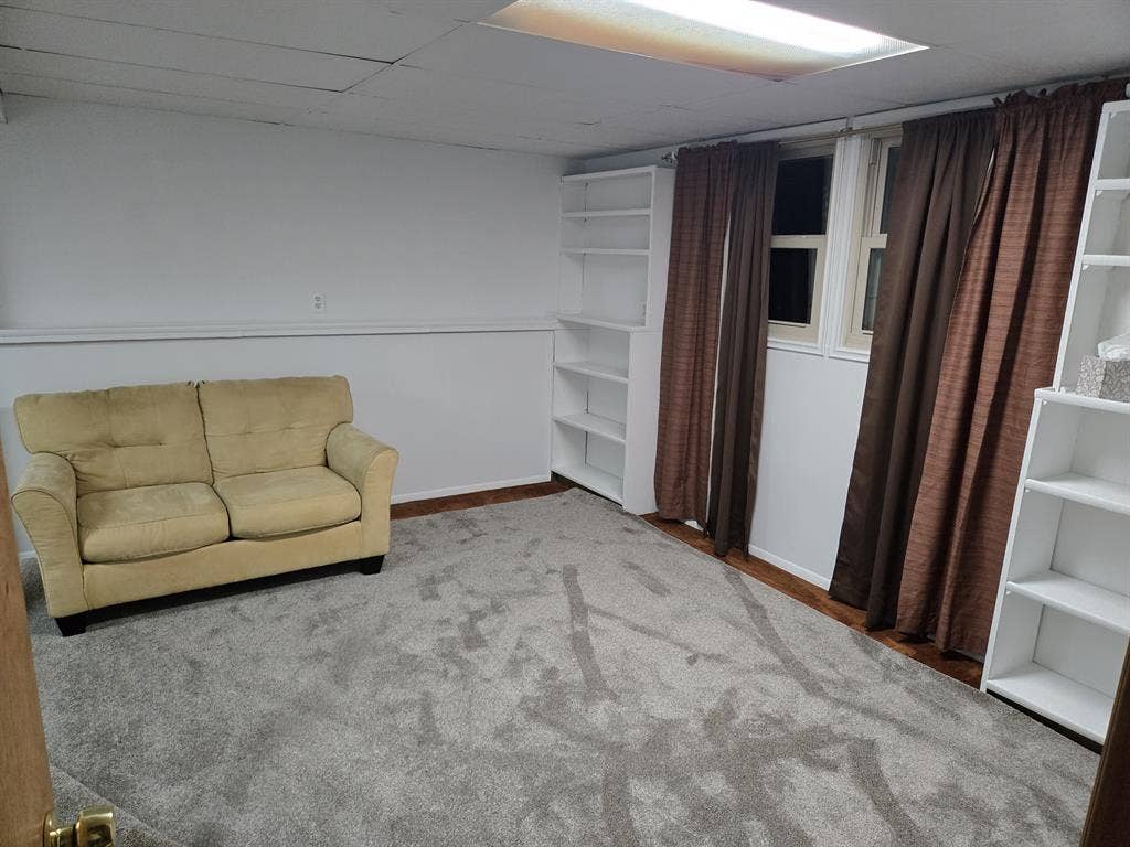 Spacious Room Quiet Neighborhood