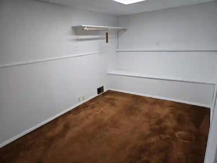 Spacious Room Quiet Neighborhood