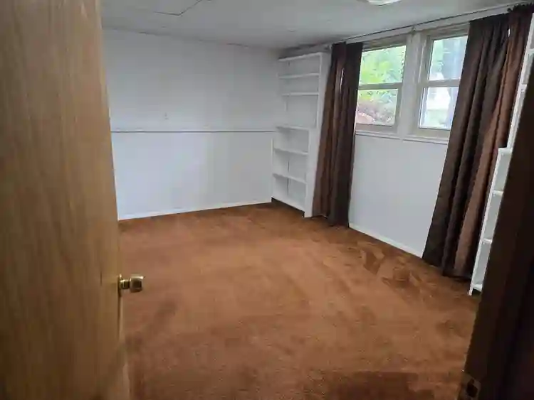 Spacious Room Quiet Neighborhood
