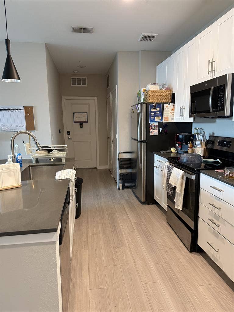 Room for sublease Campus Circle Jan