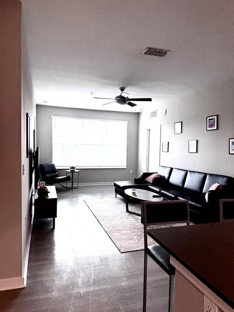 Room for sublease Campus Circle Jan