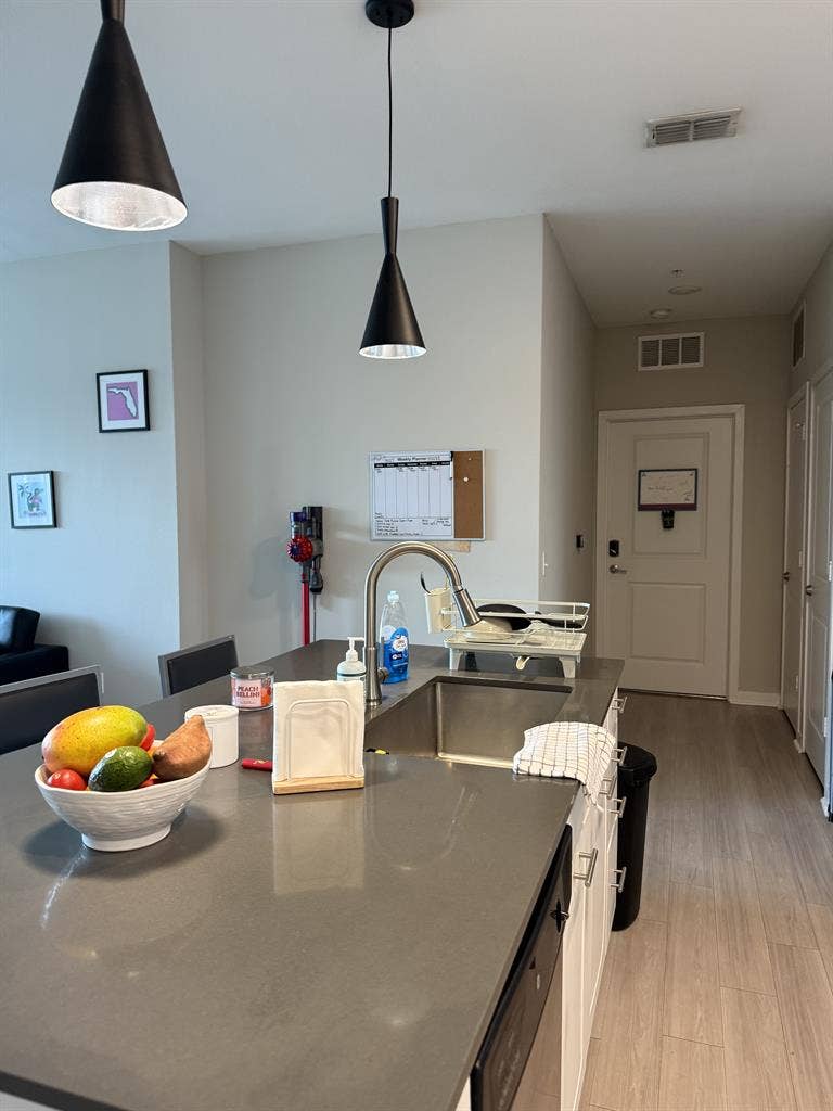 Room for sublease Campus Circle Jan