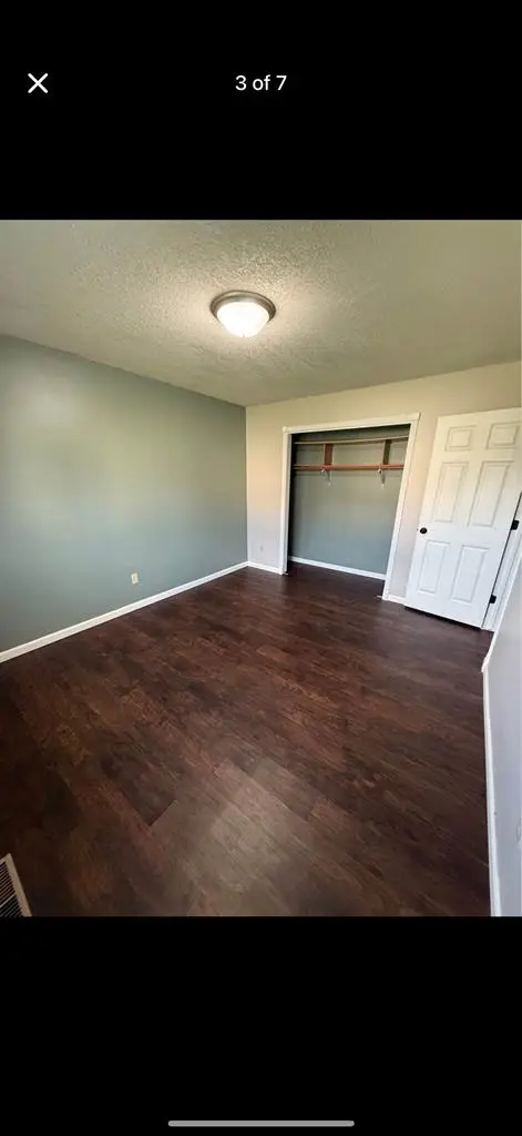 Female roommate wanted