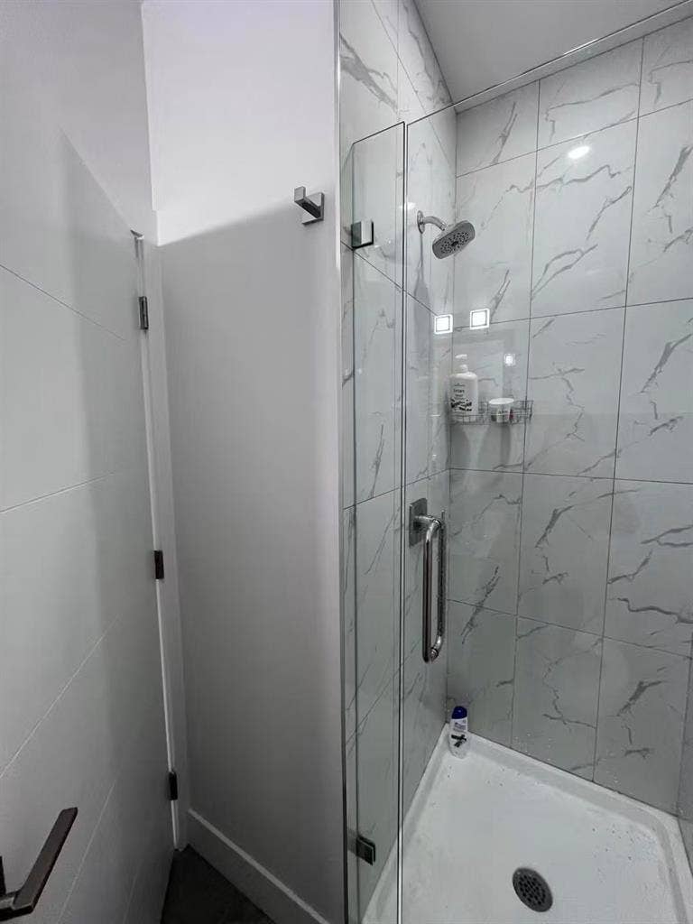 Private Room w a Full Private Bath
