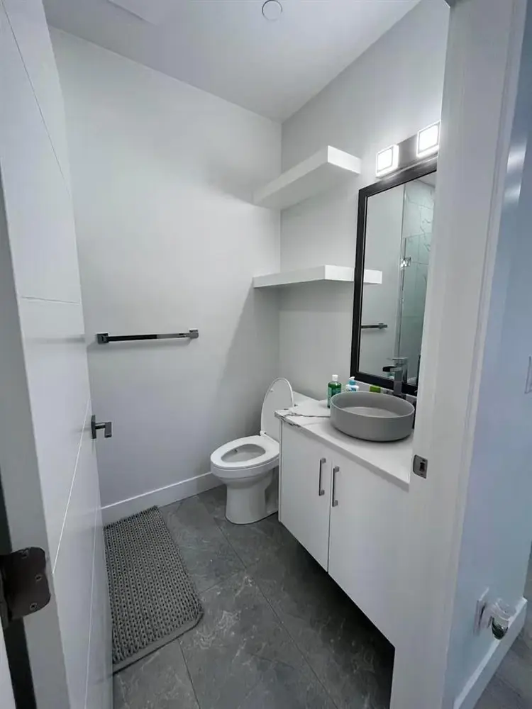 Private Room w a Full Private Bath