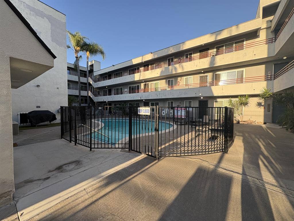 2br 2ba in North Park avail 10/1