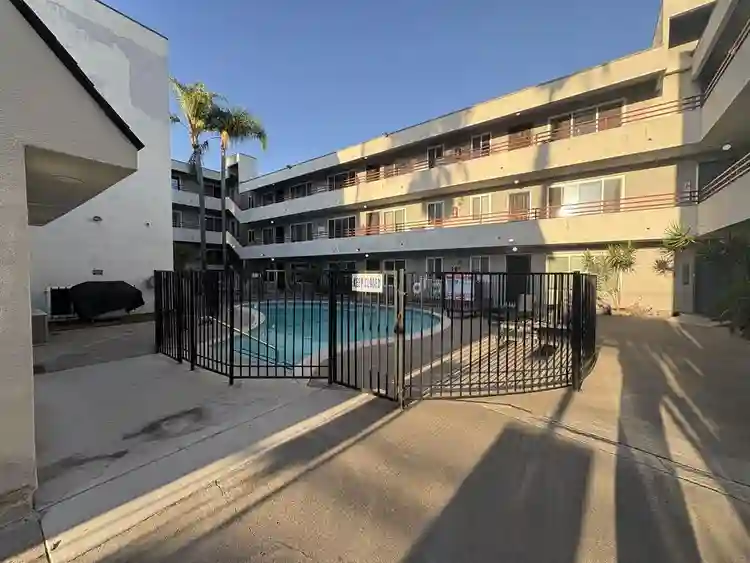 2br 2ba in North Park avail 10/1