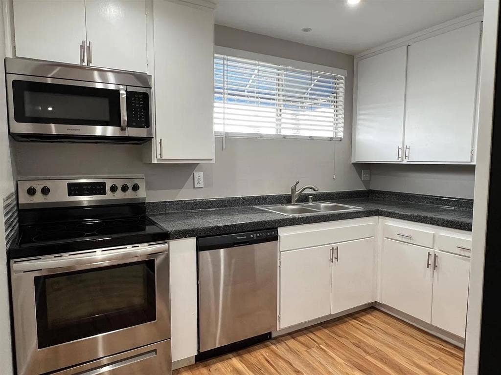 2br 2ba in North Park avail 10/1
