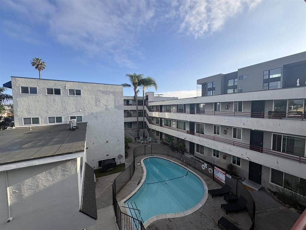 2br 2ba in North Park avail 10/1