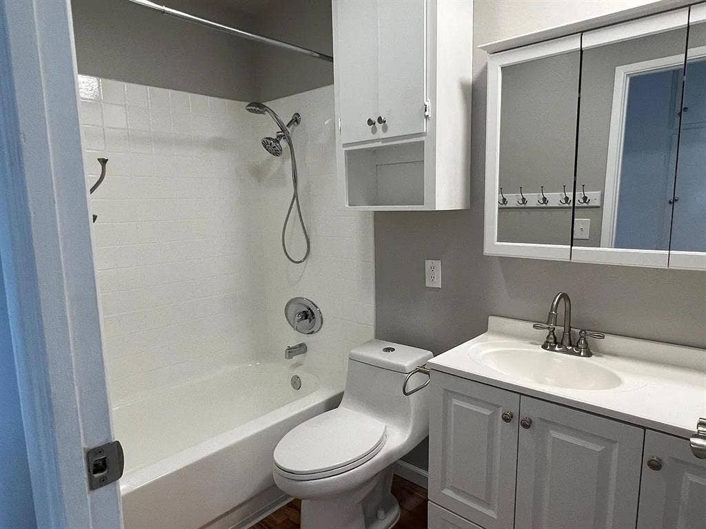 2br 2ba in North Park avail 10/1