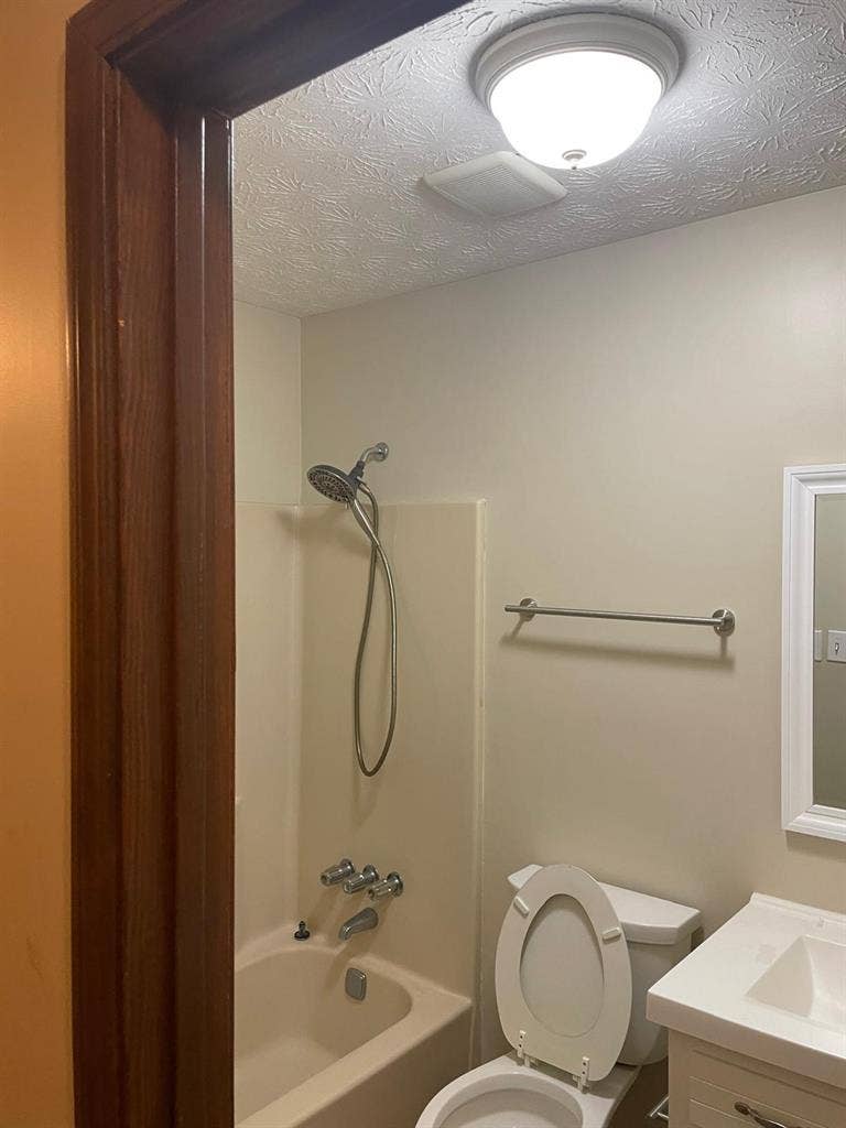 6 BR in Lawrenceville