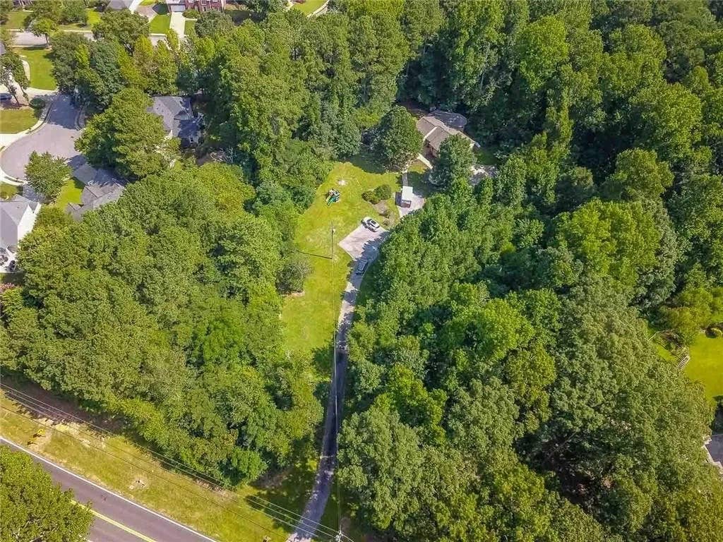 6 BR in Lawrenceville