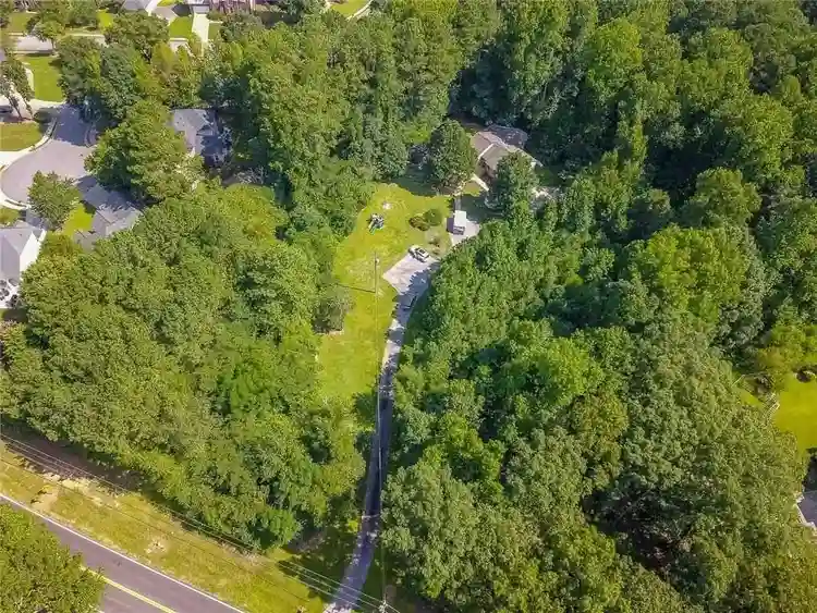 6 BR in Lawrenceville